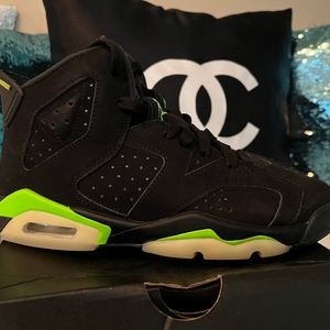 Jordan 6 Retro Electric Green size 4.5Y ( pre-owned)